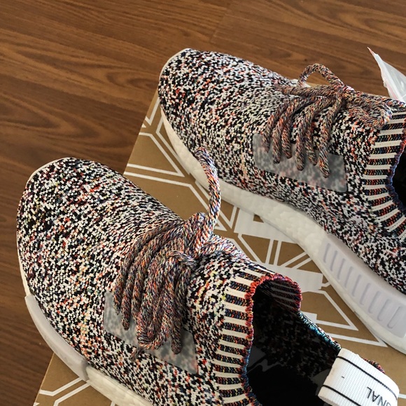 nmd r1 primeknit color static